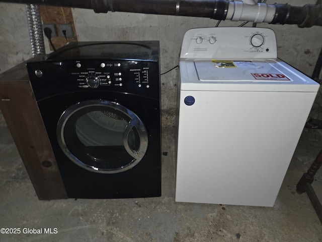 218 Sixteenth St, Schenectady, NY 12306 - laundry room featuring washing machine and dryer