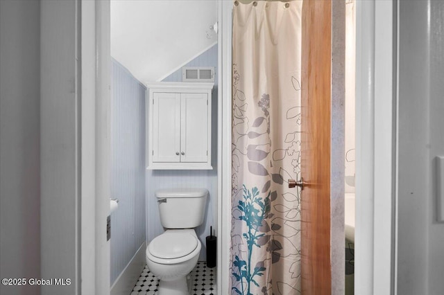 344 Fortsville Rd, Moreau, NY 12831 - full bath featuring curtained shower and lofted ceiling