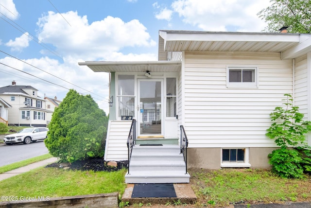66 Roosevelt Ave, Schenectady, NY 12304 - property entrance
