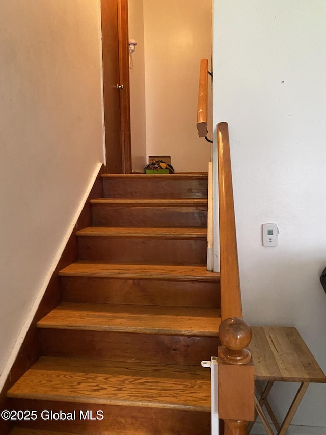 9 Brayton St, Colonie, NY 12205 - view of stairway