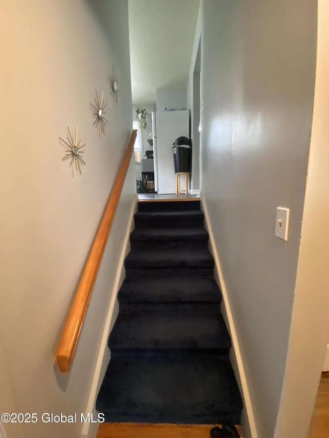 9 Brayton St, Colonie, NY 12205 - view of stairs