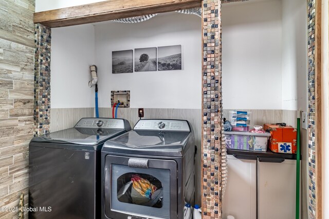 2560 Creek Rd, Esperance, NY 12066 - laundry room featuring washer and clothes dryer and a wainscoted wall