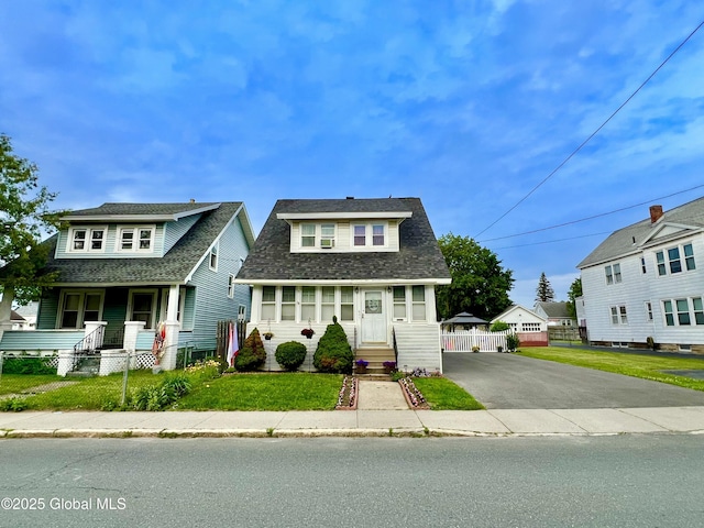 421 Michigan Ave, Schenectady, NY 12303 - bungalow-style house featuring covered porch, roof with shingles, and a gate
