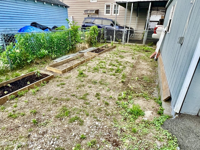 421 Michigan Ave, Schenectady, NY 12303 - view of yard featuring a garden