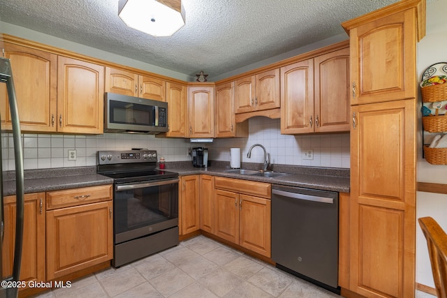 23 Tokay Ln, Colonie, NY 12309 - kitchen featuring appliances with stainless steel finishes, backsplash, dark countertops, and a textured ceiling