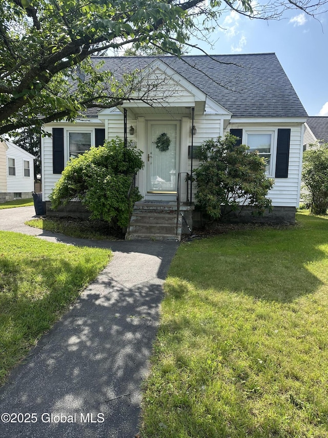 246 Fourteenth St, Schenectady, NY 12306 - bungalow with roof with shingles and a front lawn