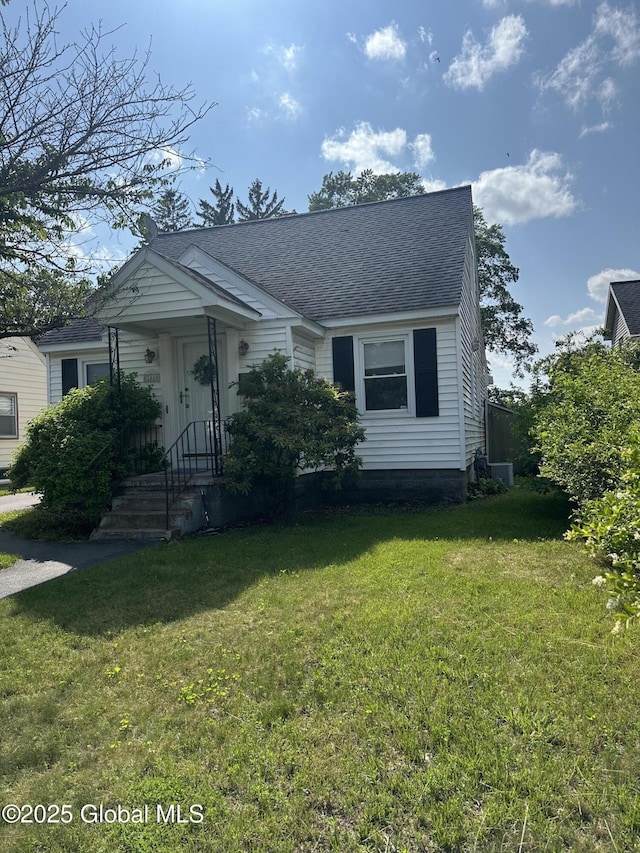 246 Fourteenth St, Schenectady, NY 12306 - view of front of property featuring a shingled roof and a front lawn