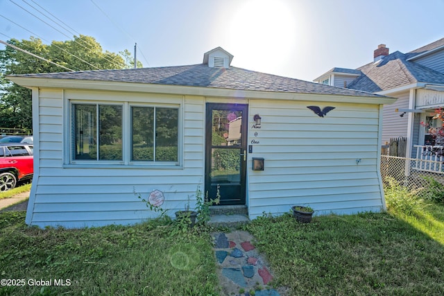 901 Adams St, Rotterdam, NY 12306 - bungalow with roof with shingles