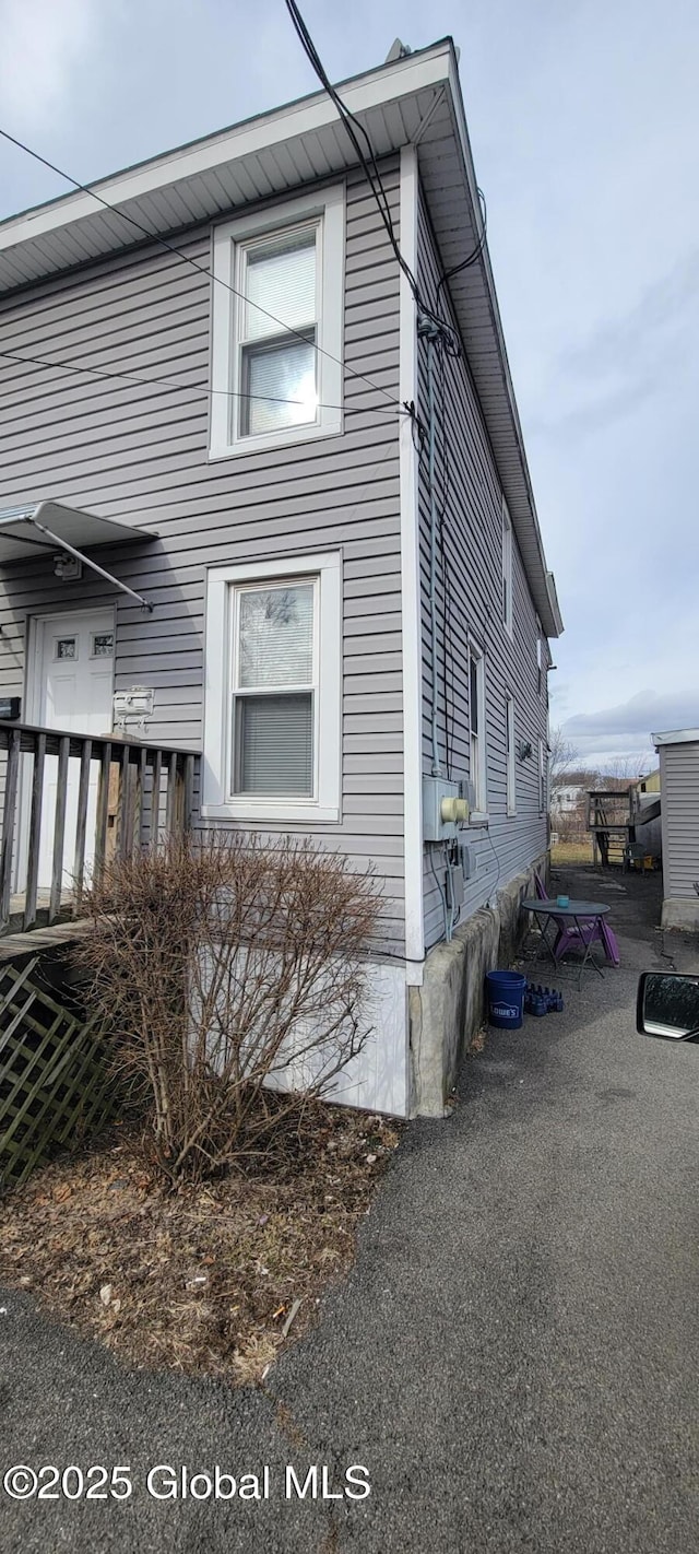 1 Alden St, Colonie, NY 12189 - view of side of home