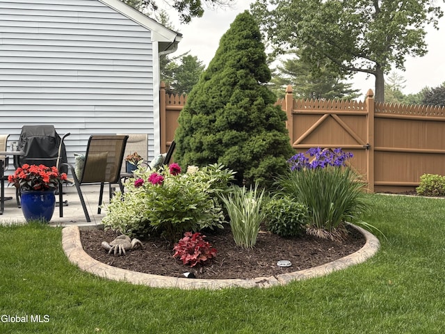 658 Salvia Ln, Guilderland, NY 12303 - view of yard with a patio area