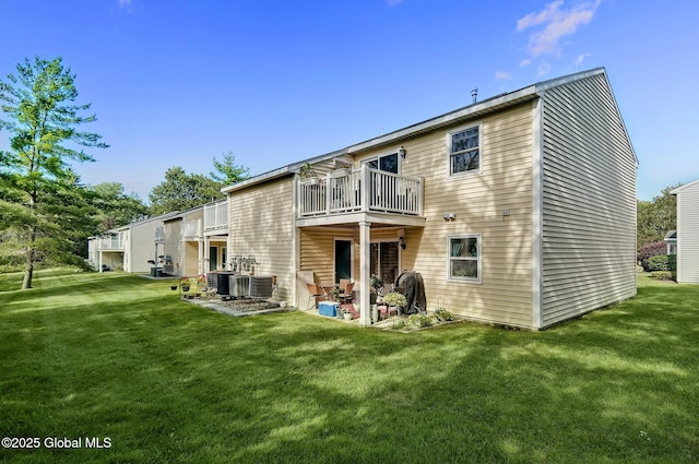 183 Cedarview Ln, Colonie, NY 12189 - rear view of property with a yard and a balcony