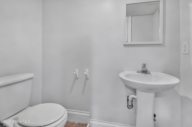 311 Old Loudon Rd, Colonie, NY 12110 - half bath featuring toilet