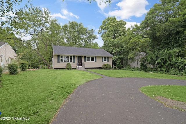 311 Old Loudon Rd, Colonie, NY 12110 - view of front facade with a front lawn
