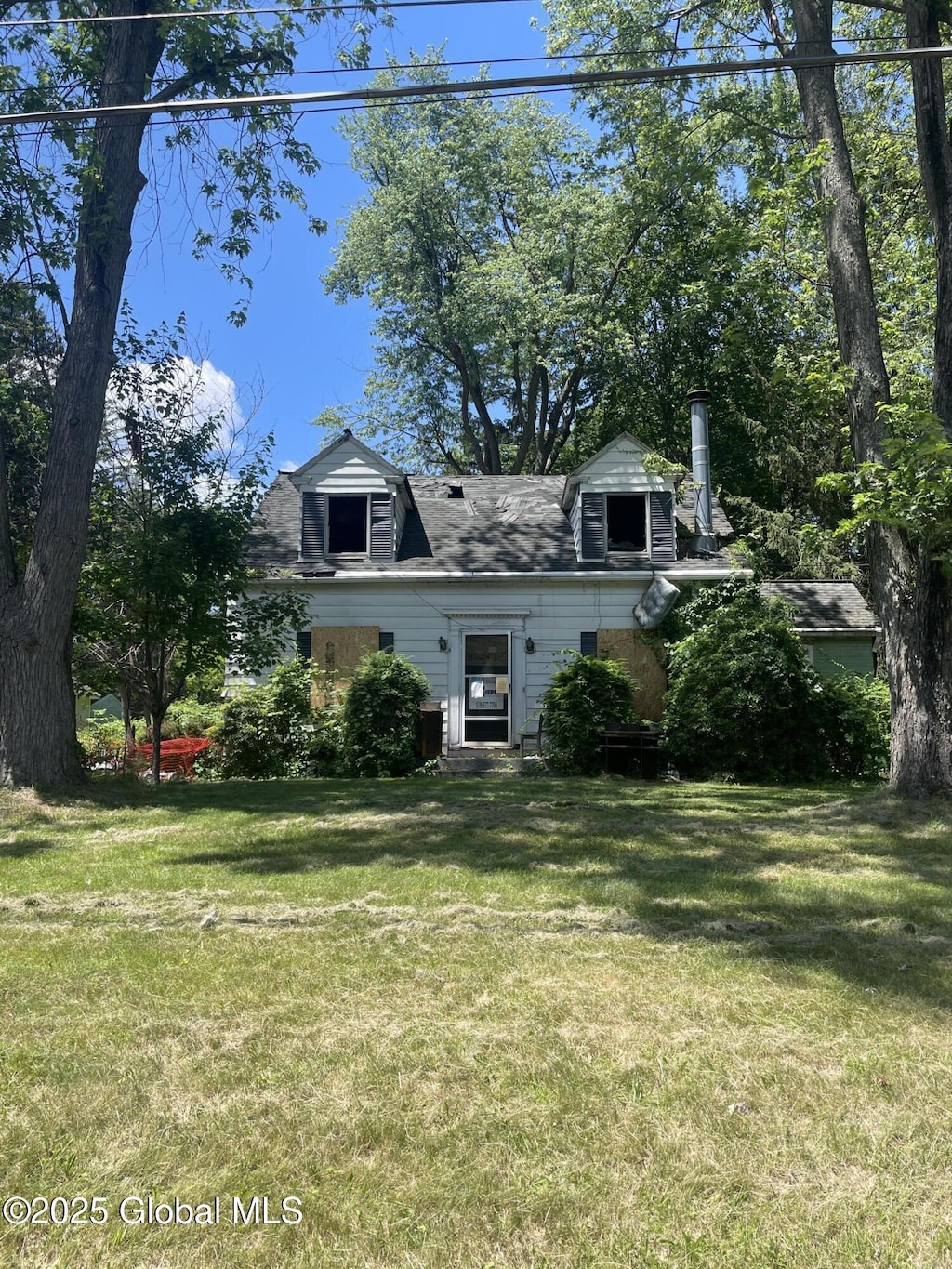 6 Vagele Ln, Bethlehem, NY 12077 - back of house featuring a lawn
