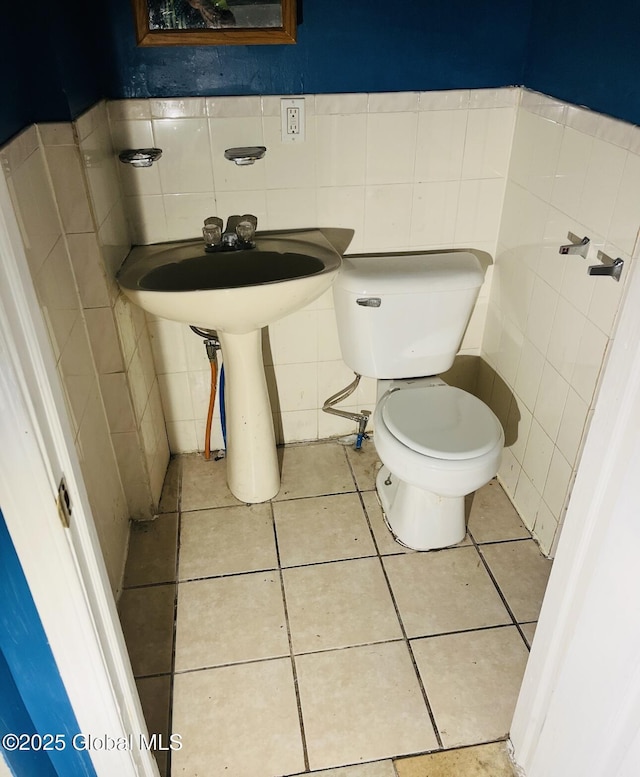 918-922 Bridge St, Schenectady, NY 12303 - half bath featuring tile walls and tile patterned flooring