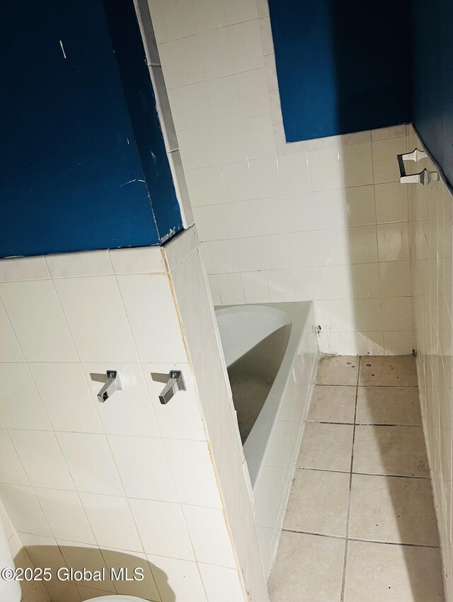 918-922 Bridge St, Schenectady, NY 12303 - bathroom featuring tile walls, tile patterned flooring, and a bathtub