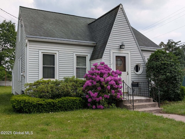 1045 Wallace Ave, Rotterdam, NY 12306 - view of front of house featuring roof with shingles and a front yard