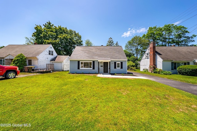 2095 Fiero Ave, Rotterdam, NY 12303 - view of front facade with a front yard