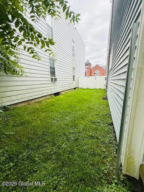 527 Pawling Ave, Troy, NY 12180 - view of yard