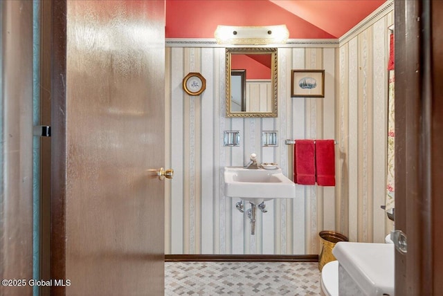 62 Pheasant Ridge Dr, Colonie, NY 12211 - bathroom with wallpapered walls and lofted ceiling