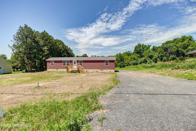 135 Lafayette St, Palatine Bridge, NY 13428 - manufactured / mobile home featuring crawl space and driveway