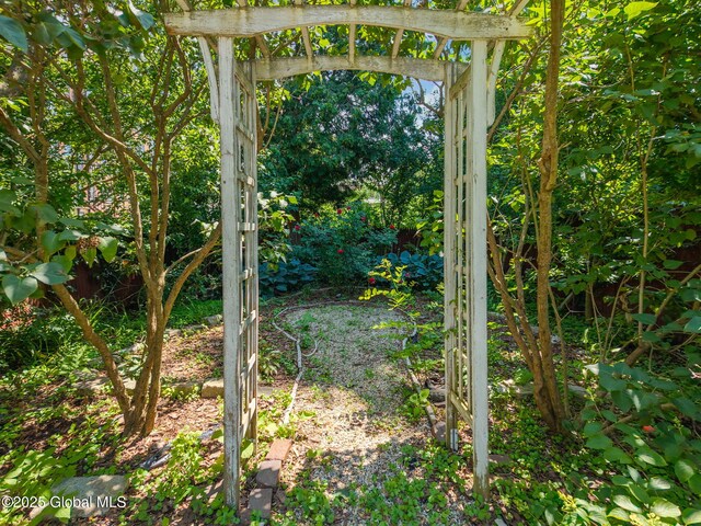 8 Front St, Schenectady, NY 12305 - view of yard