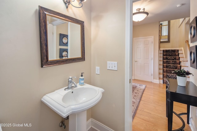 16 Callaway Cir, Colonie, NY 12211 - bathroom featuring wood finished floors and baseboards