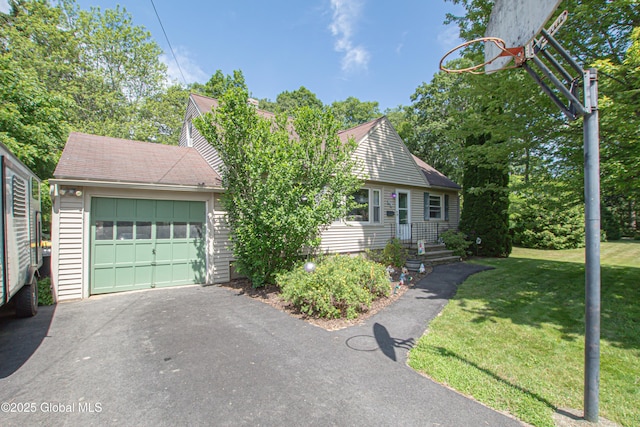 33 Woodside Dr, Glenville, NY 12302 - view of front facade with asphalt driveway and a front yard