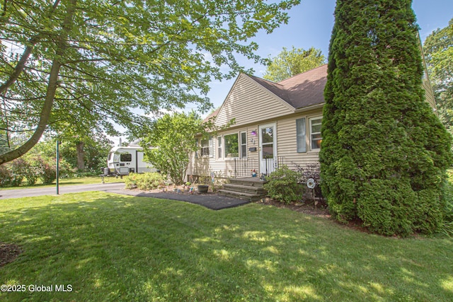 33 Woodside Dr, Glenville, NY 12302 - view of front of property with a front lawn and a shingled roof