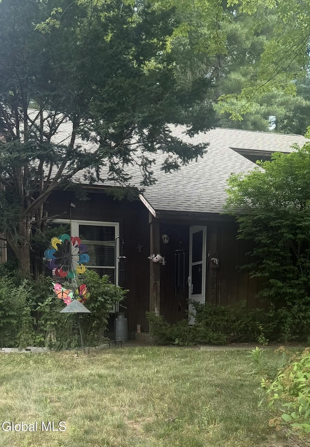 44 Thimbleberry Rd, Malta, NY 12020 - view of front of property featuring a shingled roof and a front lawn