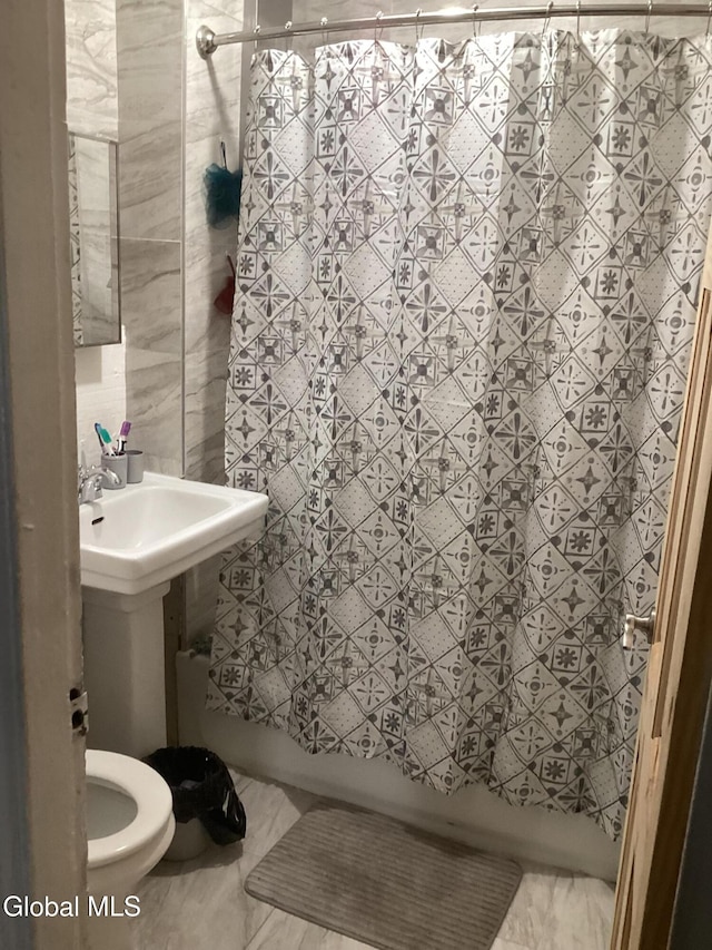 527 2nd St, Troy, NY 12180 - bathroom with shower / tub combo with curtain and toilet