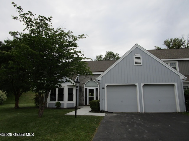 28 Wedgewood Ln, Guilderland, NY 12186 - view of front of property with driveway, roof with shingles, a garage, and a front lawn