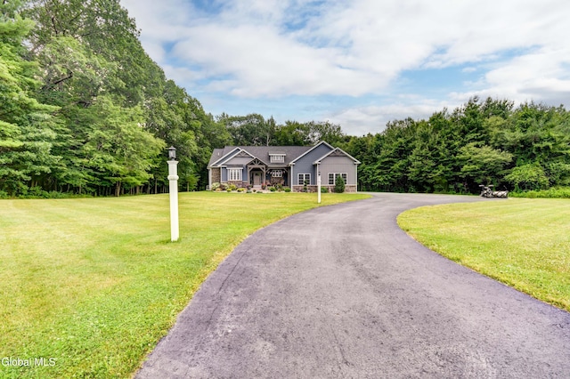 2794 W Lydius St, Schenectady, NY 12306 - single story home featuring a front lawn