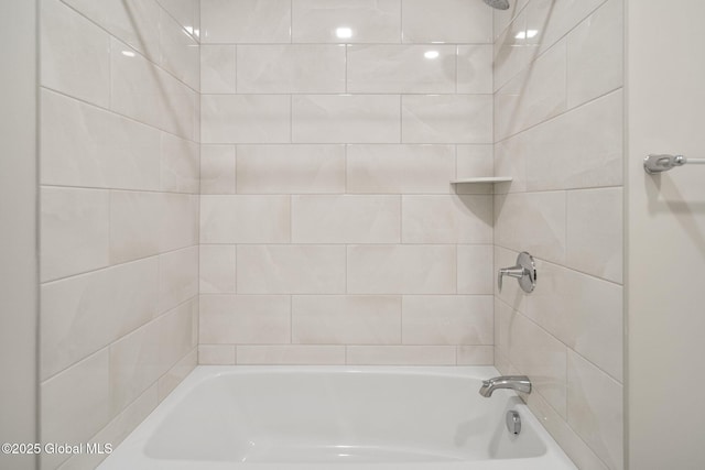 606 Vly Pointe Dr, Niskayuna, NY 12309 - bathroom featuring washtub / shower combination