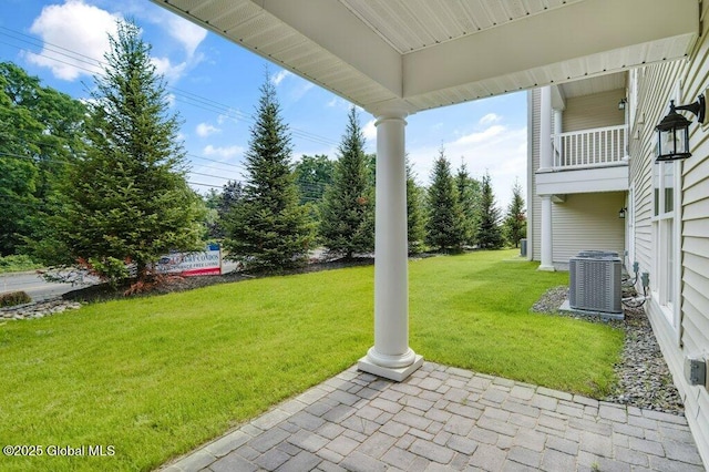 602 Vly Pointe Dr, Niskayuna, NY 12309 - view of grassy yard