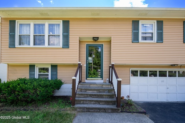 99 Fiddlers Ln, Colonie, NY 12110 - split foyer home featuring a garage and driveway