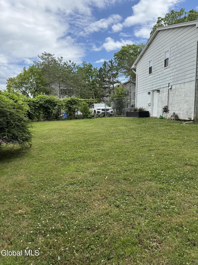 32 Winnie St, Albany, NY 12208 - view of grassy yard