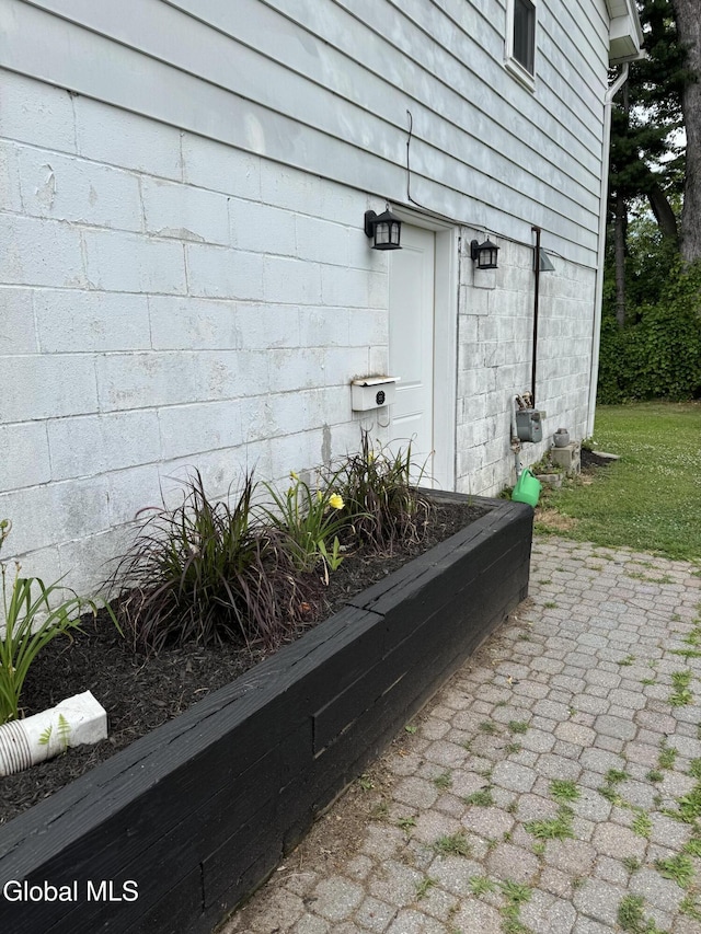 32 Winnie St, Albany, NY 12208 - entrance to property