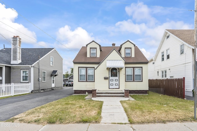 1633 Chrisler Ave, Schenectady, NY 12303 - view of front of property featuring roof with shingles