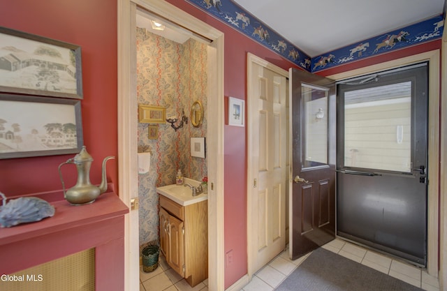 202 W 1st Ave, Johnstown, NY 12095 - entryway featuring light tile patterned floors