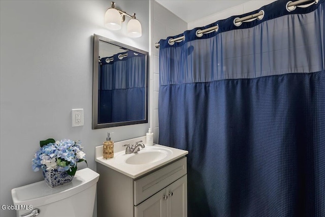 33 Comely Ln, Colonie, NY 12110 - bathroom featuring vanity and a shower with curtain