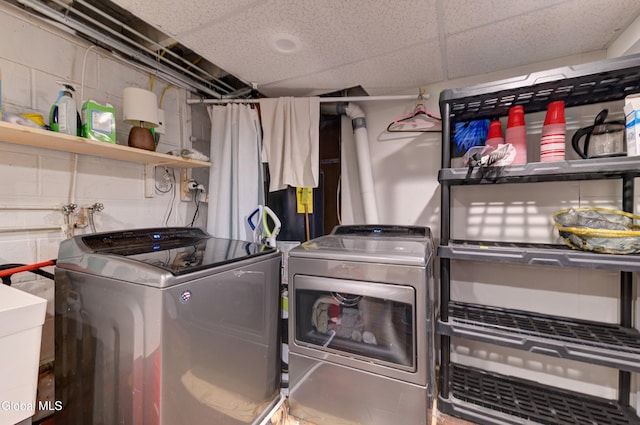 909 Ash Tree Ln, Niskayuna, NY 12309 - laundry area with separate washer and dryer