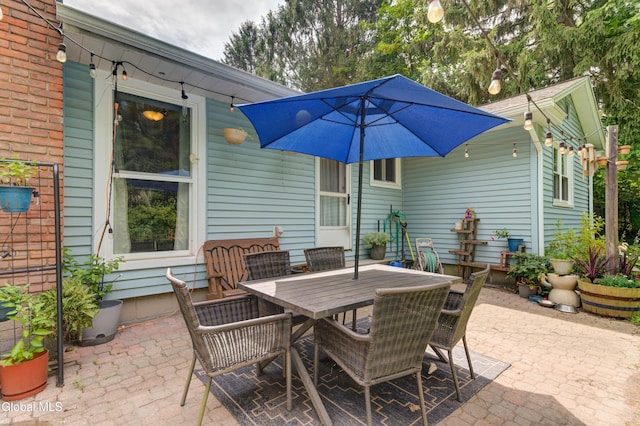 909 Ash Tree Ln, Niskayuna, NY 12309 - view of patio featuring outdoor dining area