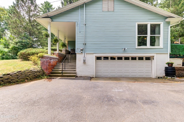 909 Ash Tree Ln, Niskayuna, NY 12309 - view of side of home featuring driveway and an attached garage