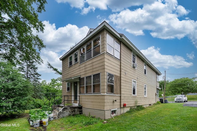 8-10 Spruce St, Rensselaer, NY 12144 - back of property with a yard
