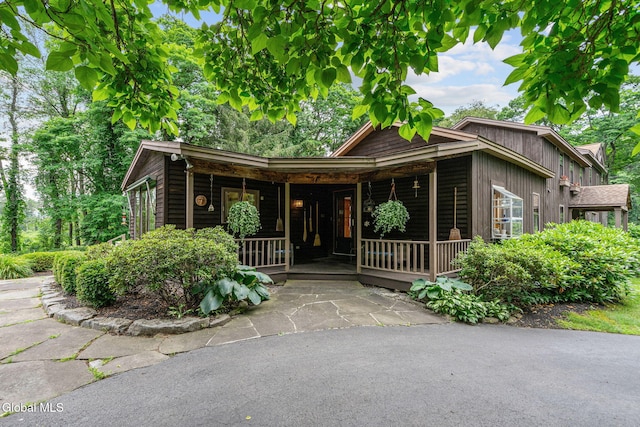 135 Willow St, Guilderland, NY 12084 - view of front of house featuring covered porch