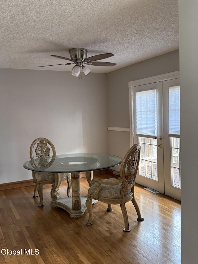 5 Crowsnest Ct, Halfmoon, NY 12188 - dining room featuring a textured ceiling, light wood-type flooring, and a ceiling fan