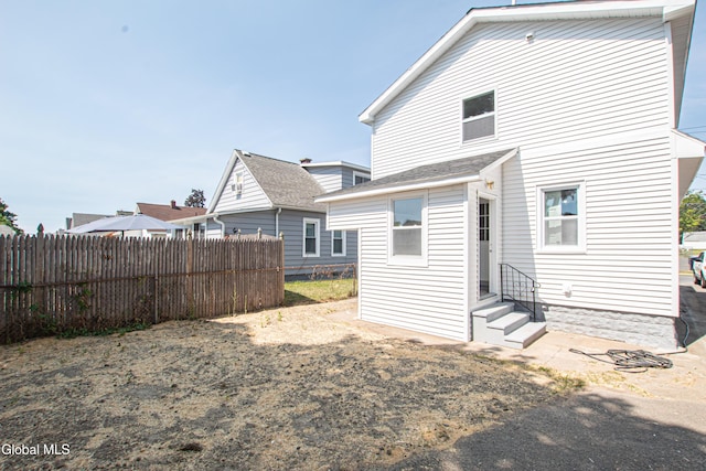 1628 Hawthorne St, Schenectady, NY 12303 - back of property with entry steps