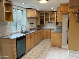 3 Estabrook Ave, Hoosick Falls, NY 12090 - photo 2