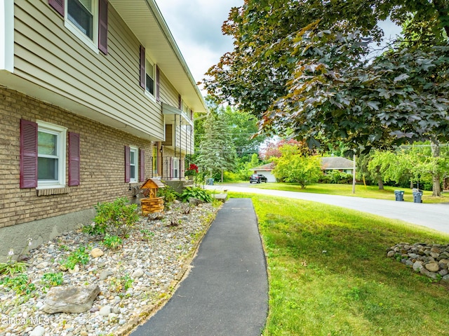 10 Tower Hts, Colonie, NY 12211 - view of green lawn